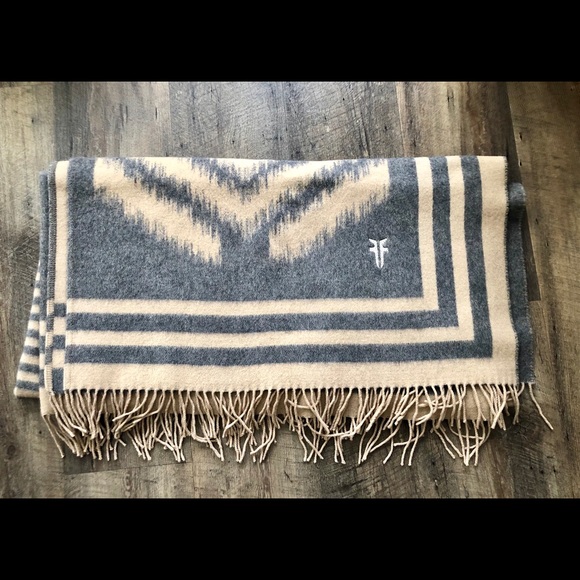 FRYE: Native American Poncho - Picture 5 of 5